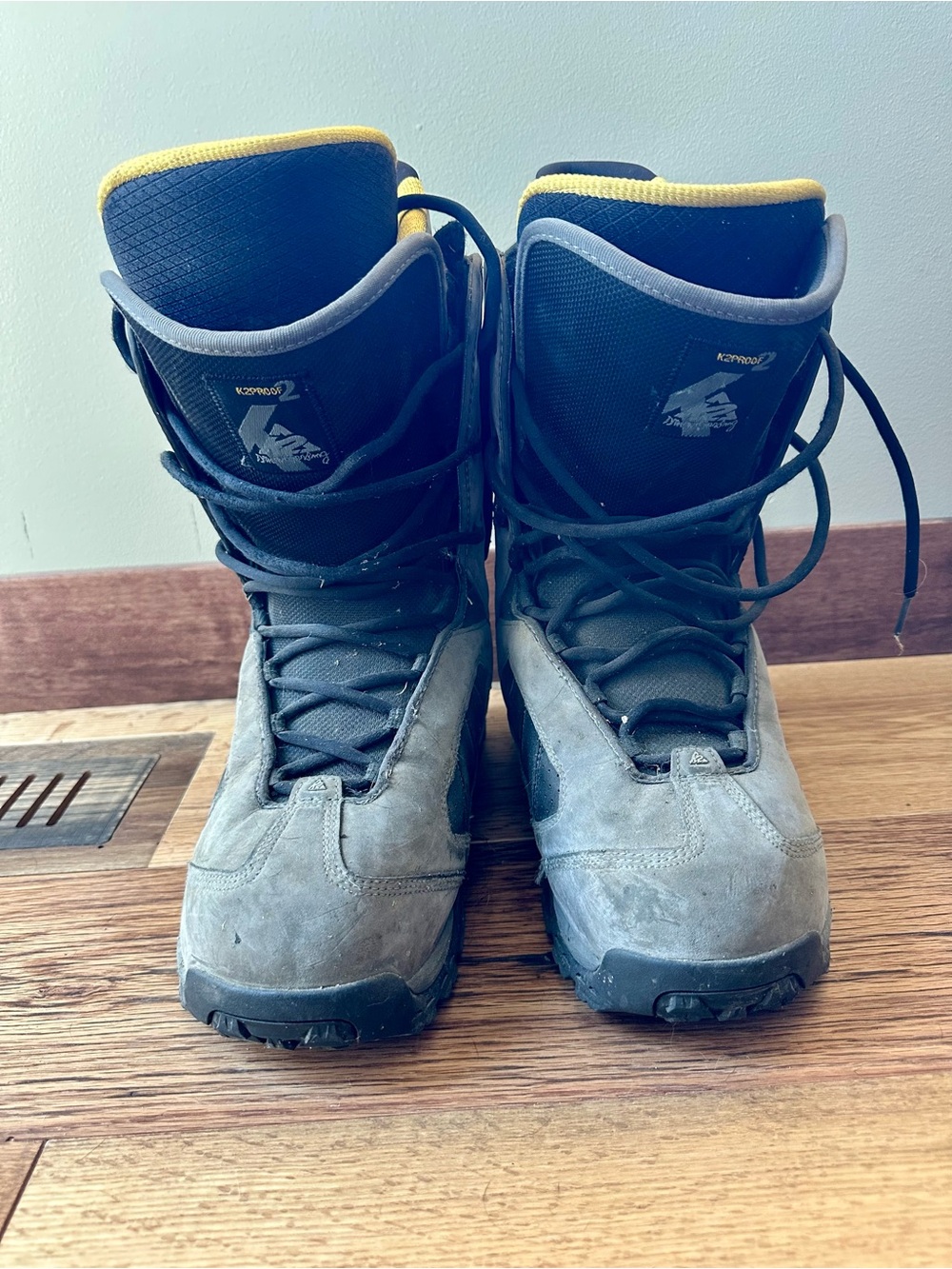 Men's Snowboard Boots - Gray with Yellow Trim